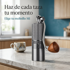 Molinillo de café M1 sobre mesón de cocina con invitación a disfrutar el ritual del café