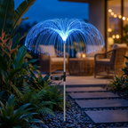 Lámpara solar decorativa SM-C3540 instalada junto a un patio al atardecer